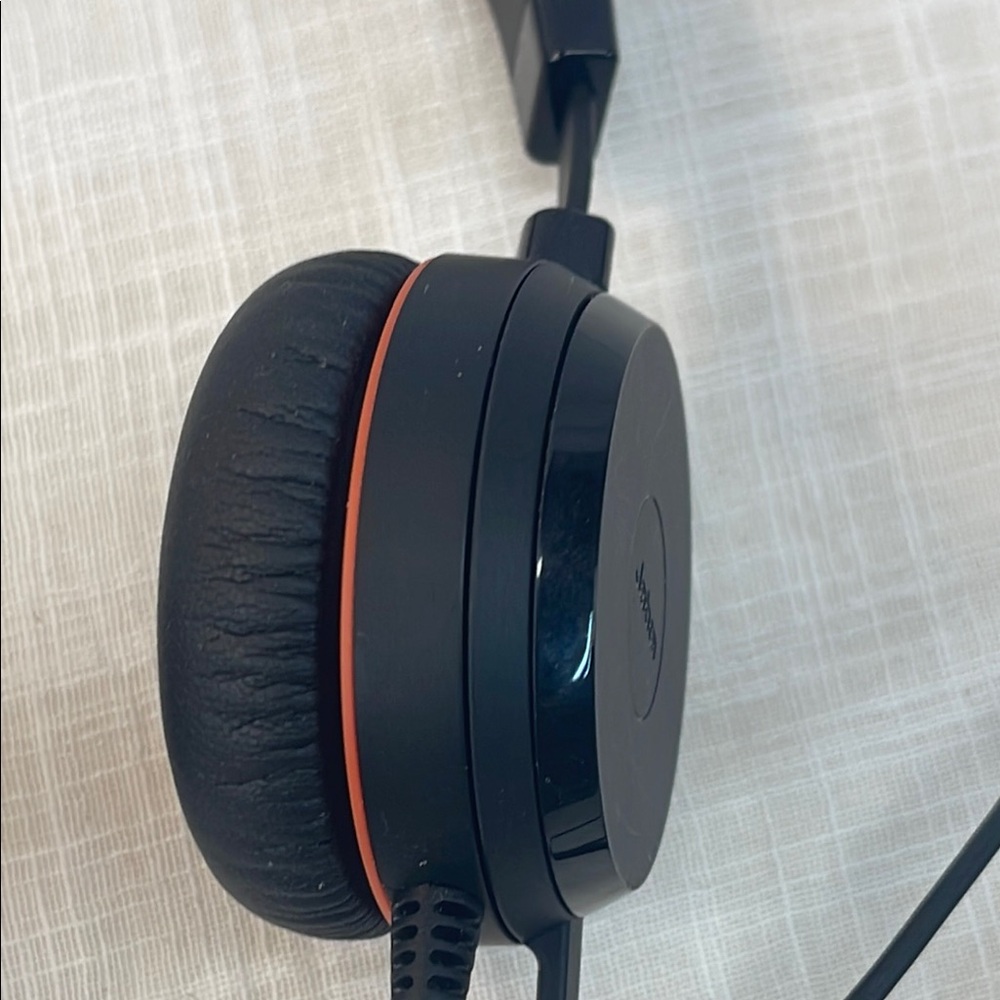 Jabra Evolve 30 II MS Wired Stereo Headset - Picture 8 of 9
